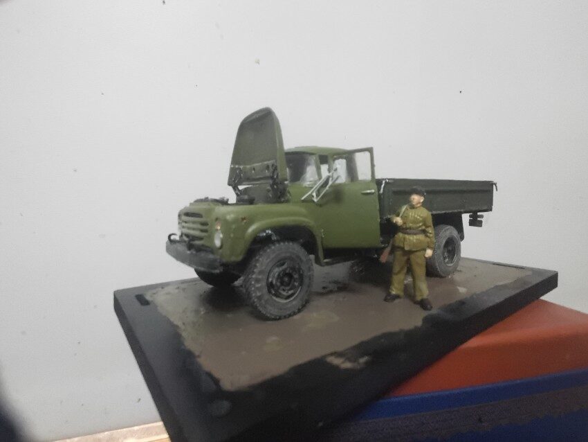 北朝鮮軍汎用トラックZIL-130